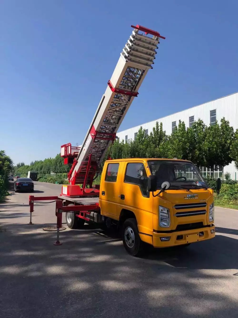 港口镇附近的云梯车出租服务：轻松解决高空作业需求