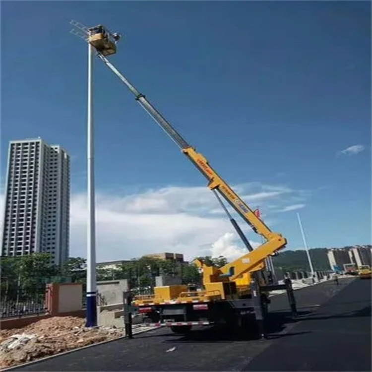 港口镇维修路灯的曲臂升降车出租