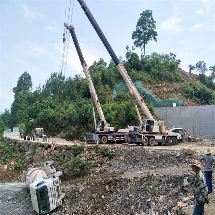 港口镇汽车掉沟里叫吊车救援要多少钱